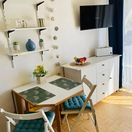 La Vie En Bleu Apartment *